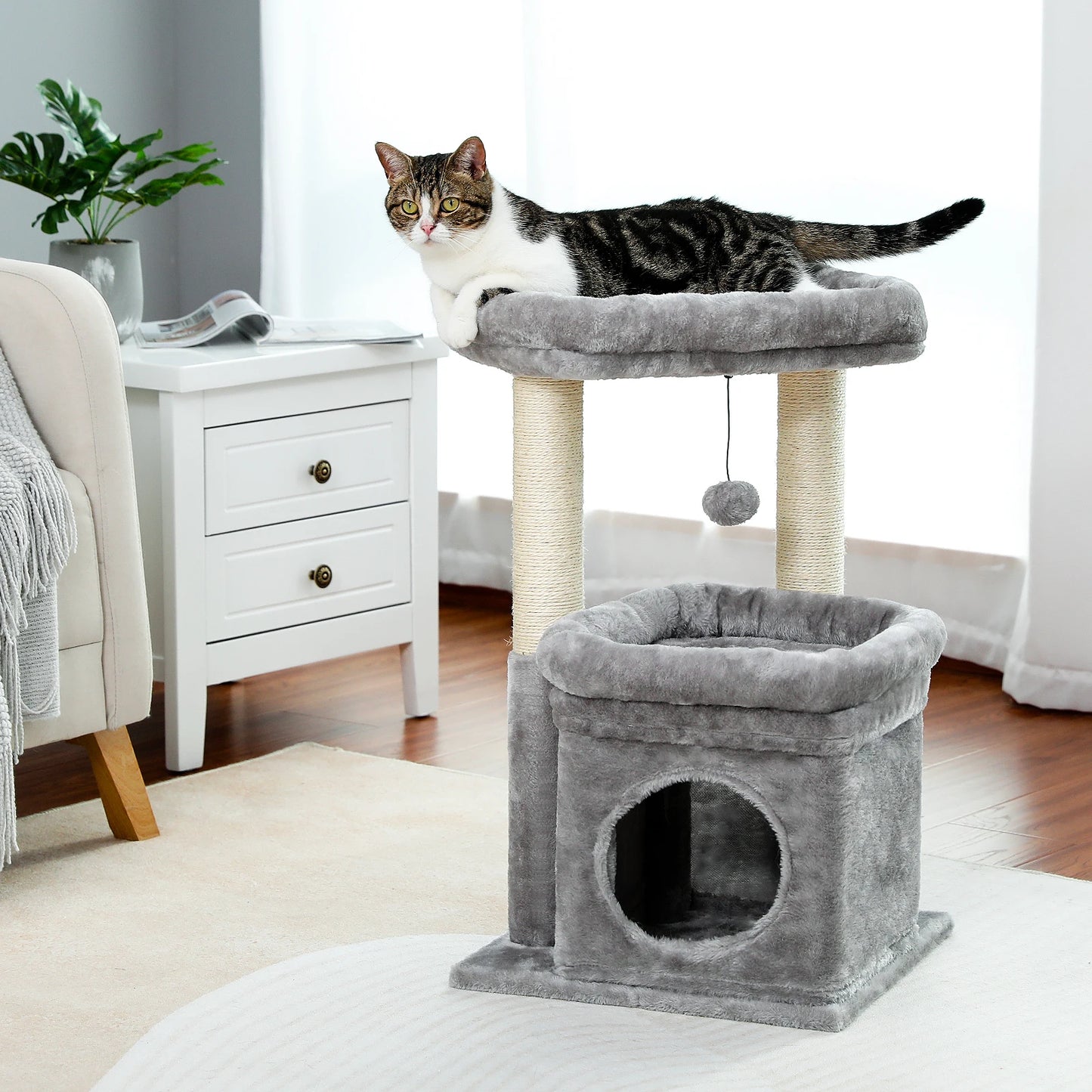 Tour d'arbre à chats, poteaux à gratter en sisal naturel et pompon en peluche